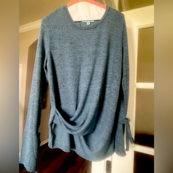 She + Sky Tops - Denim blue tunic top Size Small.